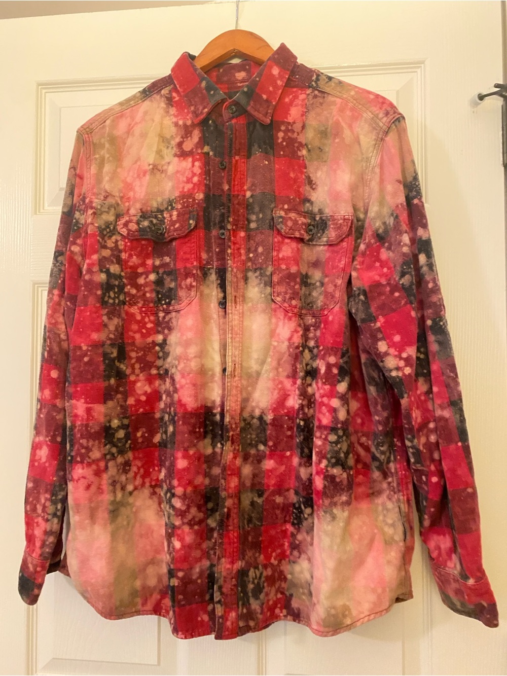Artifacts size XL women ‘s Tie-Dye Red Plaid Button-Down Shirt